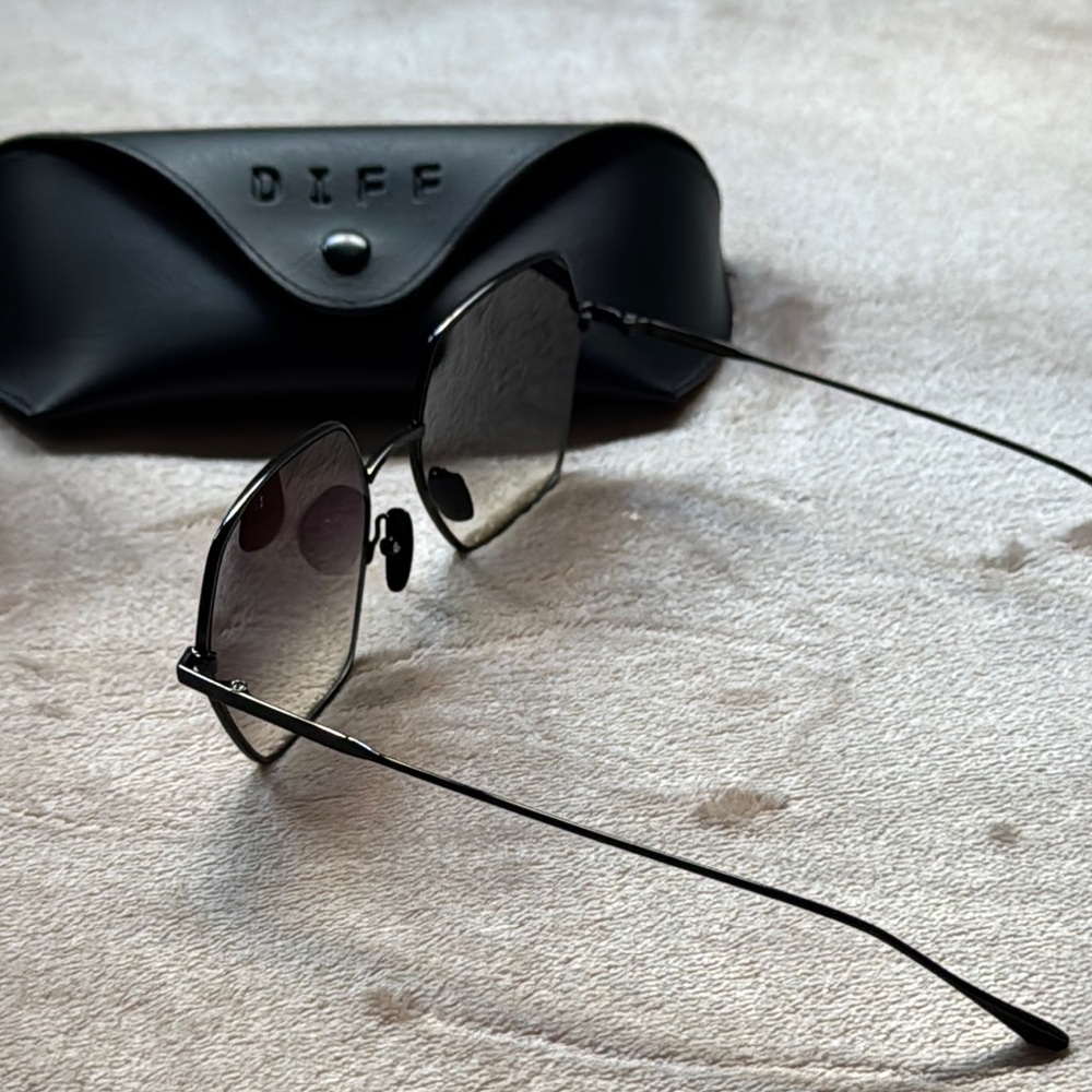 Diff Harlowe Black Square Sunglasses - image 5